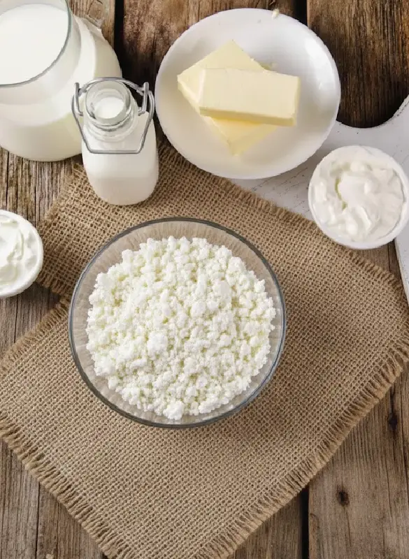 Sección de lácteos: leche, queso y crema en Supermercado La Cosecha en Tulsa